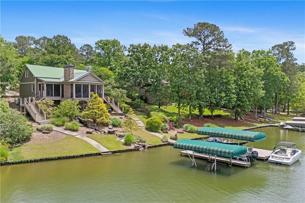 3 bedroom, 4 bathroom, 2,248 sq ft single family residence for sale at 1041 Fox Chase Run, Greensboro, GA 30642