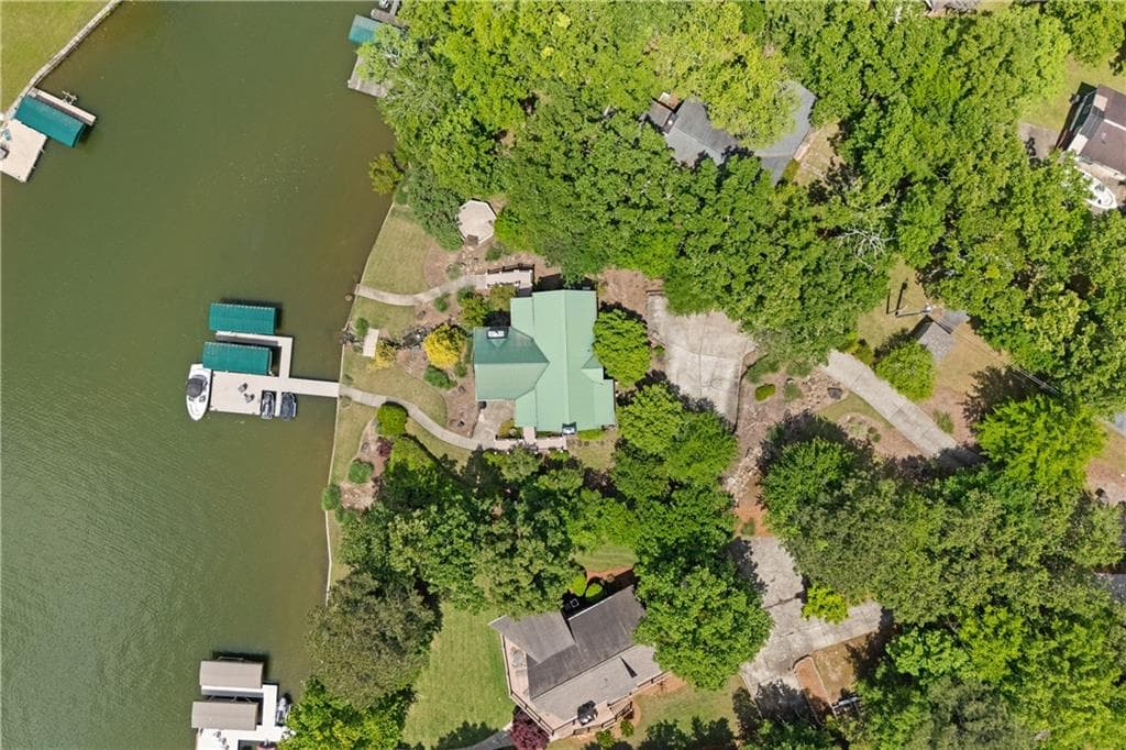 3 bedroom, 4 bathroom, 2,248 sq ft single family residence for sale at 1041 Fox Chase Run, Greensboro, GA 30642 — photo 2