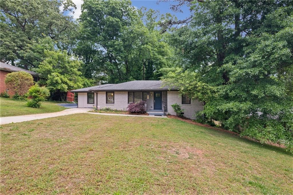 4 bedroom, 2 bathroom, 1,334 sq ft single family residence for sale at 2328 Starline Drive, Decatur, GA 30032 — photo 2