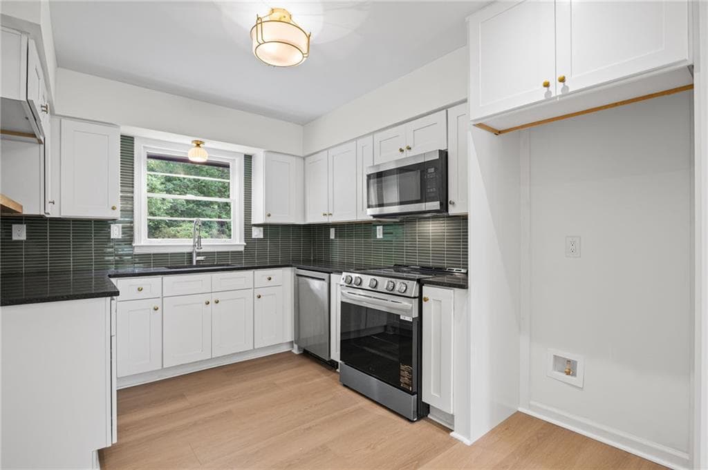4 bedroom, 2 bathroom, 1,334 sq ft single family residence for sale at 2328 Starline Drive, Decatur, GA 30032 — photo 8