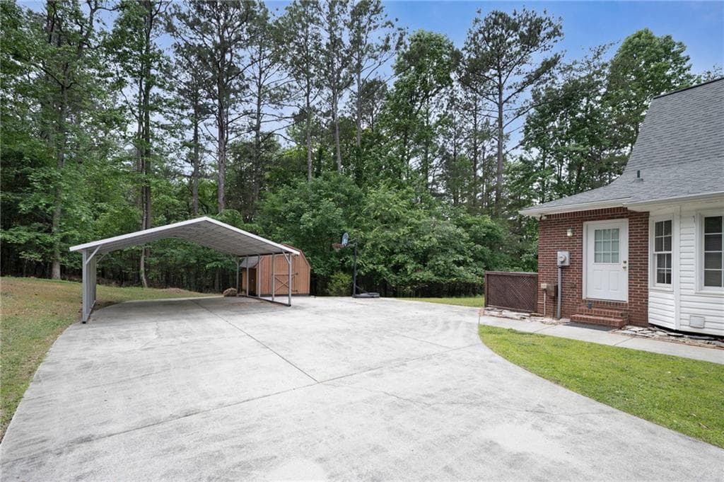 3 bedroom, 4 bathroom, 3,643 sq ft single family residence under contract at 337 Fields Ferry Drive, Calhoun, GA 30701 — photo 8