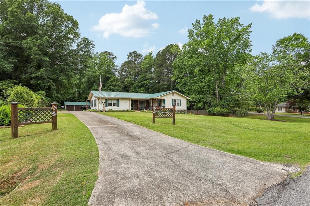 3 bedroom, 2 bathroom, 1,611 sq ft single family residence sold at 1949 Bonnie Ridge Drive, Griffin, GA 30223