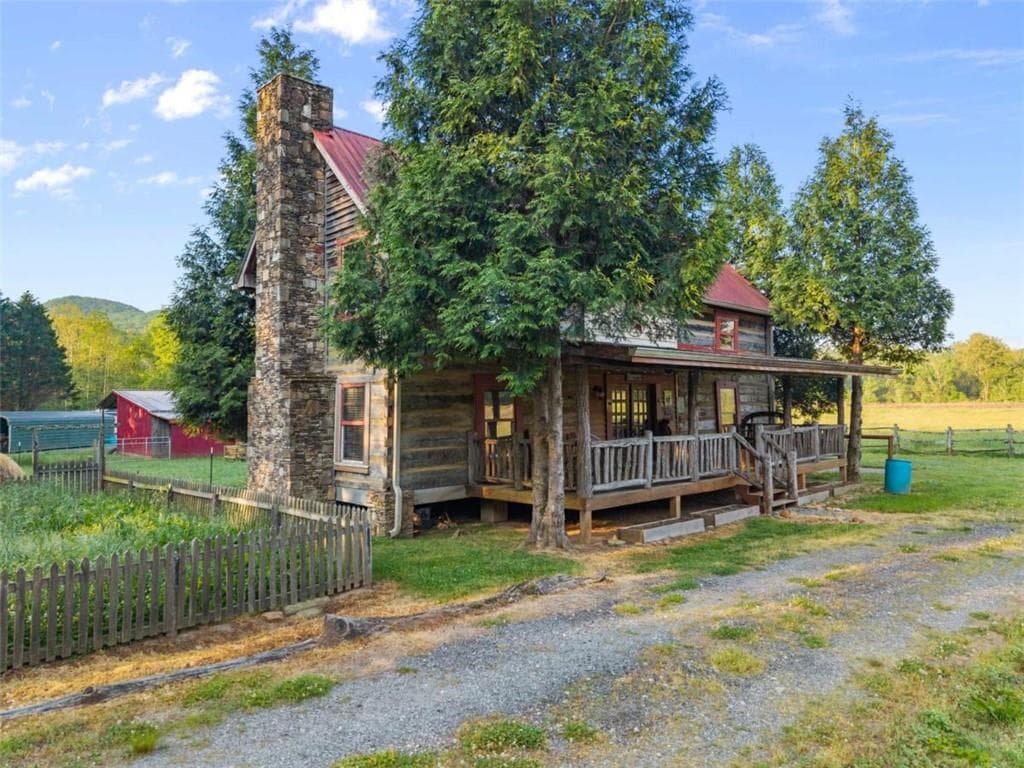 3 bedroom, 3 bathroom, 2,909 sq ft single family residence for sale at 1304 Highway 17, Sautee Nacoochee, GA 30571 — photo 9