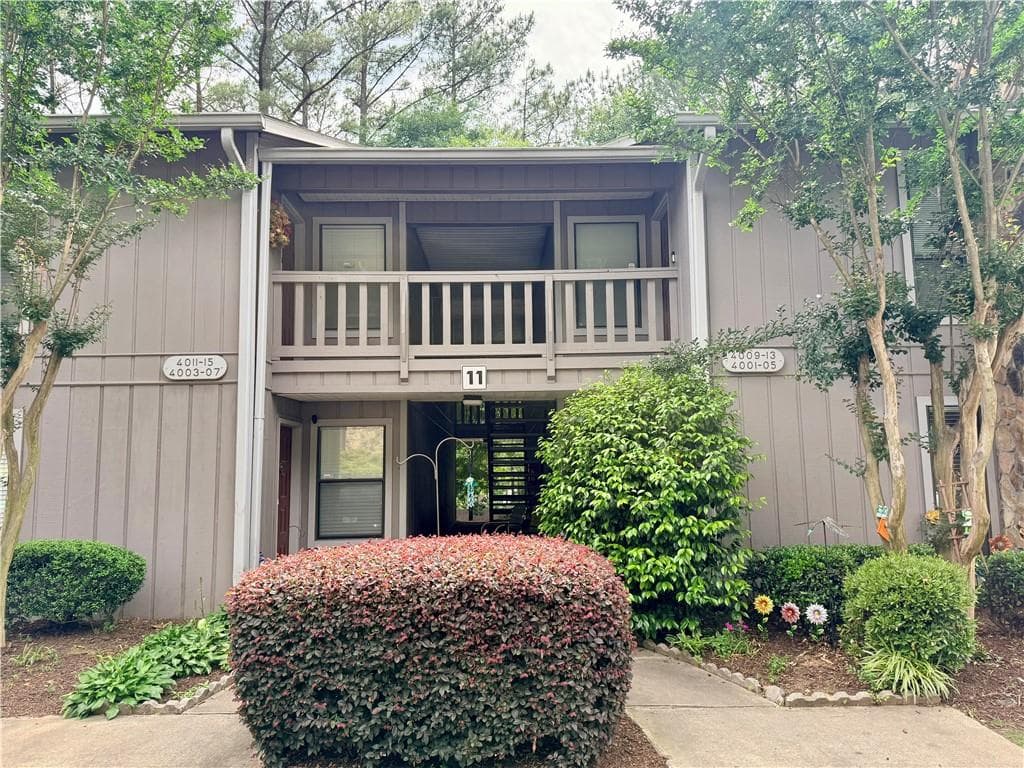 2 bedroom, 2 bathroom, 1,182 sq ft condominium for sale at 4005 Woodridge Way, Tucker, GA 30084 — photo 1 of 49