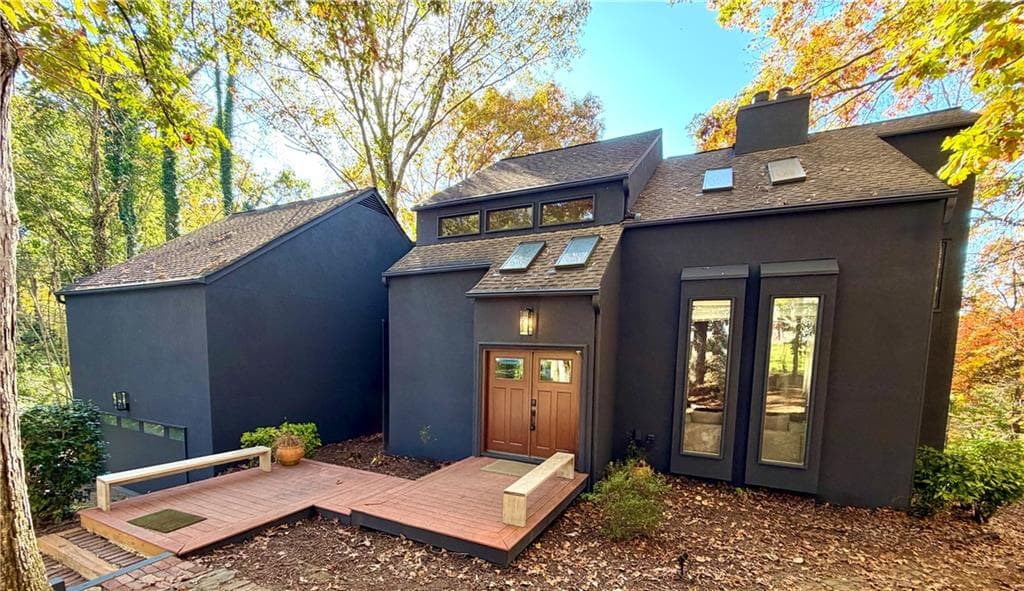 6 bedroom, 4 bathroom, 5,012 sq ft single family residence for sale at 175 River Court Parkway, Atlanta, GA 30328