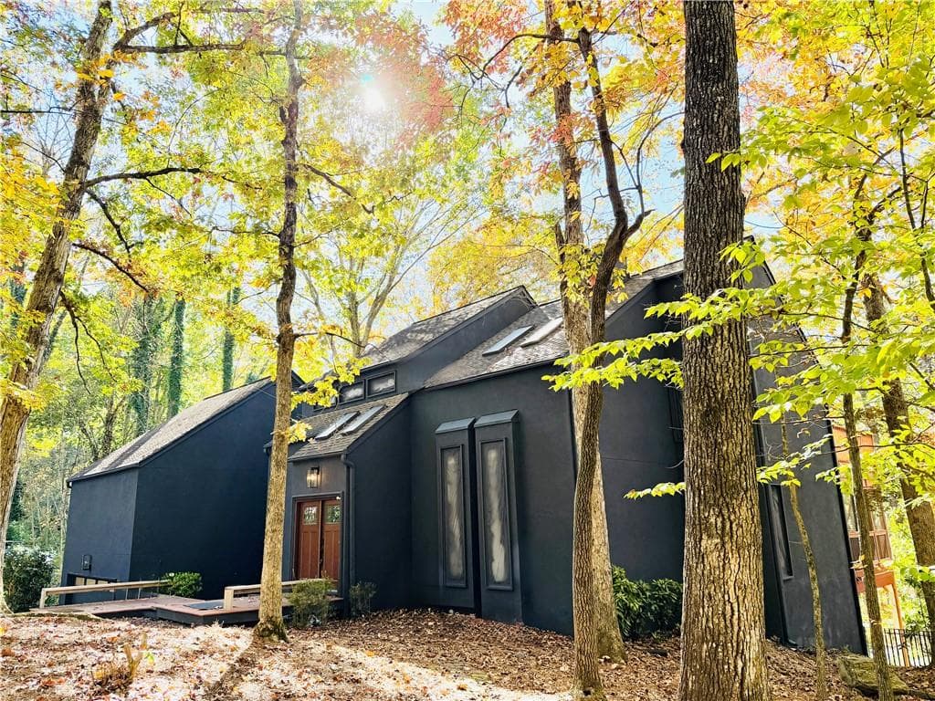 6 bedroom, 4 bathroom, 5,012 sq ft single family residence for sale at 175 River Court Parkway, Atlanta, GA 30328 — photo 10