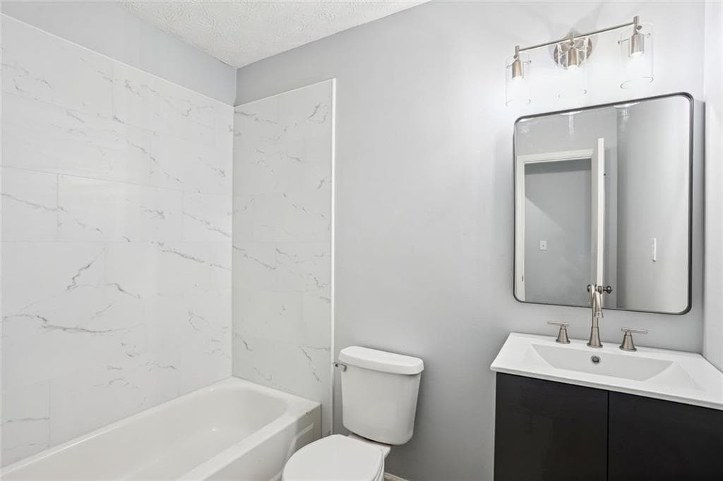 3 bedroom, 2 bathroom, 1,252 sq ft condominium for sale at 6430 Oakleaf Way, Morrow, GA 30260 — photo 5