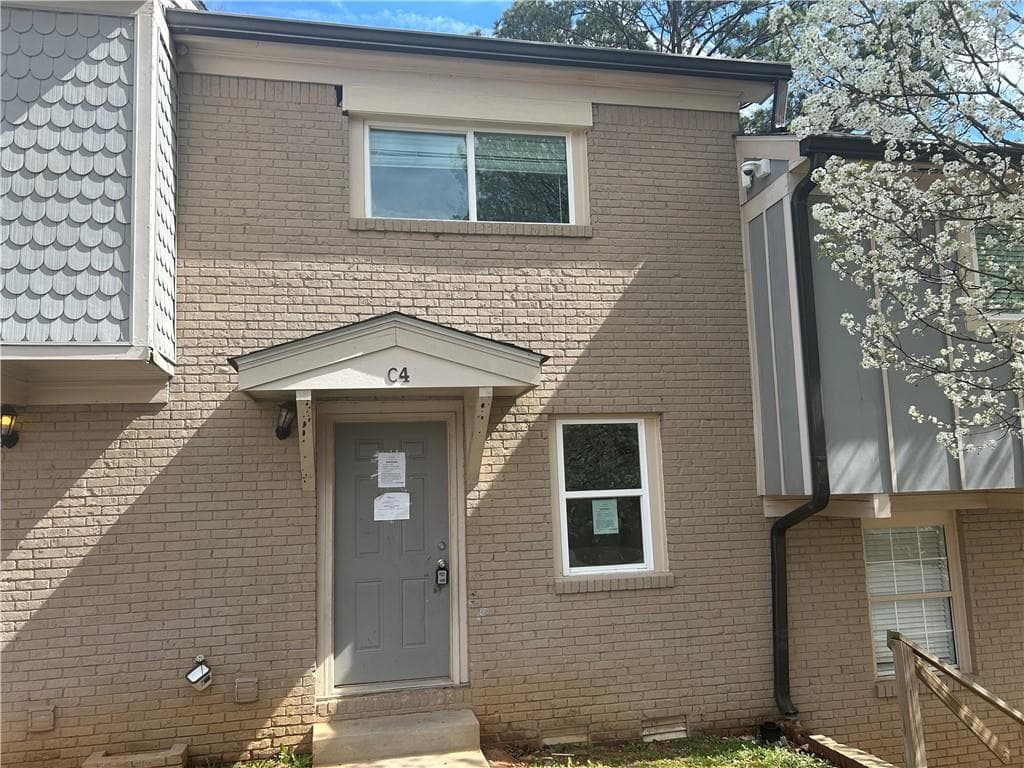 2 bedroom, 2 bathroom, 1,728 sq ft townhouse for sale at 2604 Campbellton Road 4C, Atlanta, GA 30311