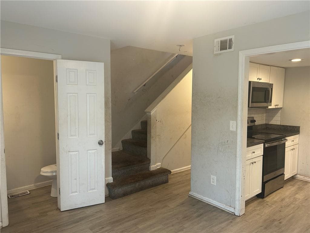 2 bedroom, 2 bathroom, 1,728 sq ft townhouse for sale at 2604 Campbellton Road 4C, Atlanta, GA 30311 — photo 2