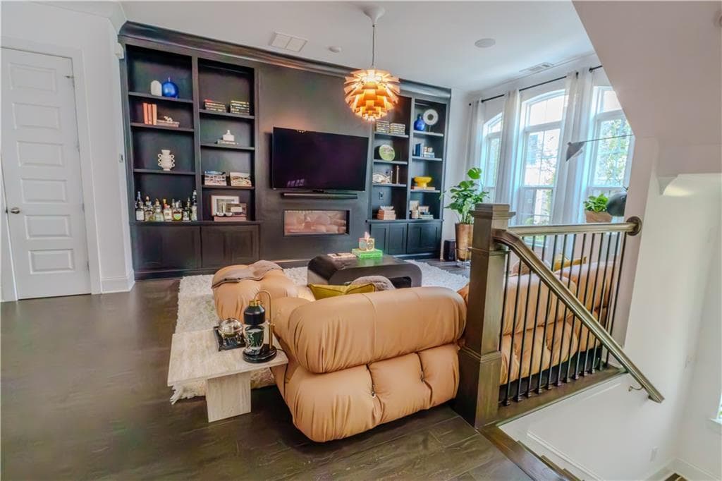 3 bedroom, 4 bathroom, 2,048 sq ft single family residence for sale at 603 Broadview Terrace, Atlanta, GA 30324 — photo 4