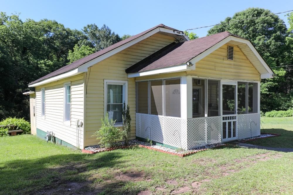 2 bedroom, 1 bathroom, 832 sq ft single family residence for sale at 1186 E Tugalo Street, Toccoa, GA 30577 — photo 2