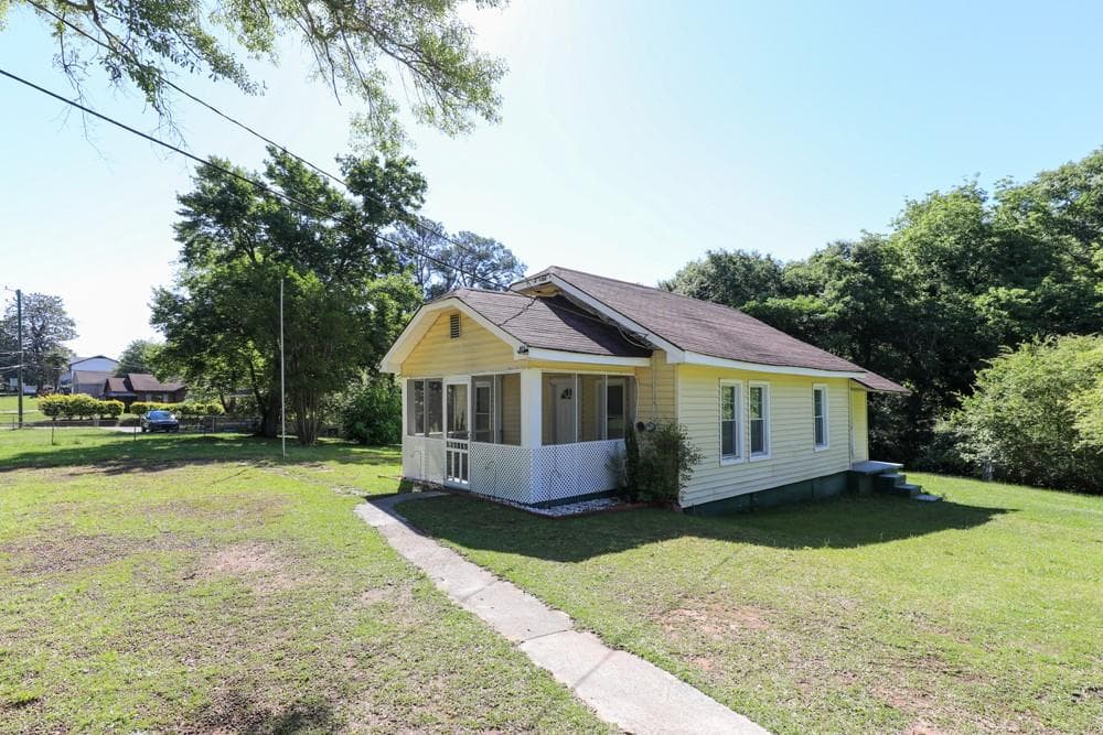 2 bedroom, 1 bathroom, 832 sq ft single family residence for sale at 1186 E Tugalo Street, Toccoa, GA 30577 — photo 3