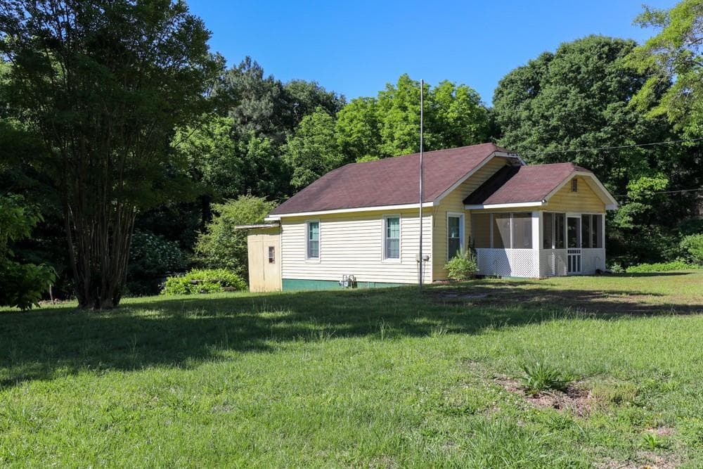 2 bedroom, 1 bathroom, 832 sq ft single family residence for sale at 1186 E Tugalo Street, Toccoa, GA 30577 — photo 6