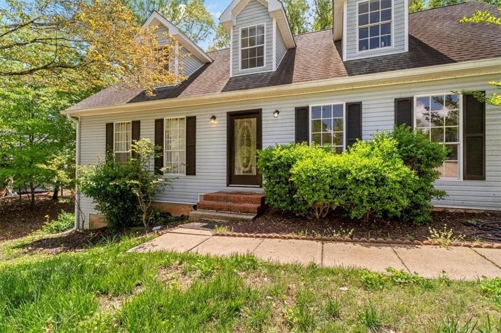 5 bedroom, 4 bathroom, 4,148 sq ft single family residence for sale at 165 Colony Circle, Canton, GA 30114 — photo 1 of 52
