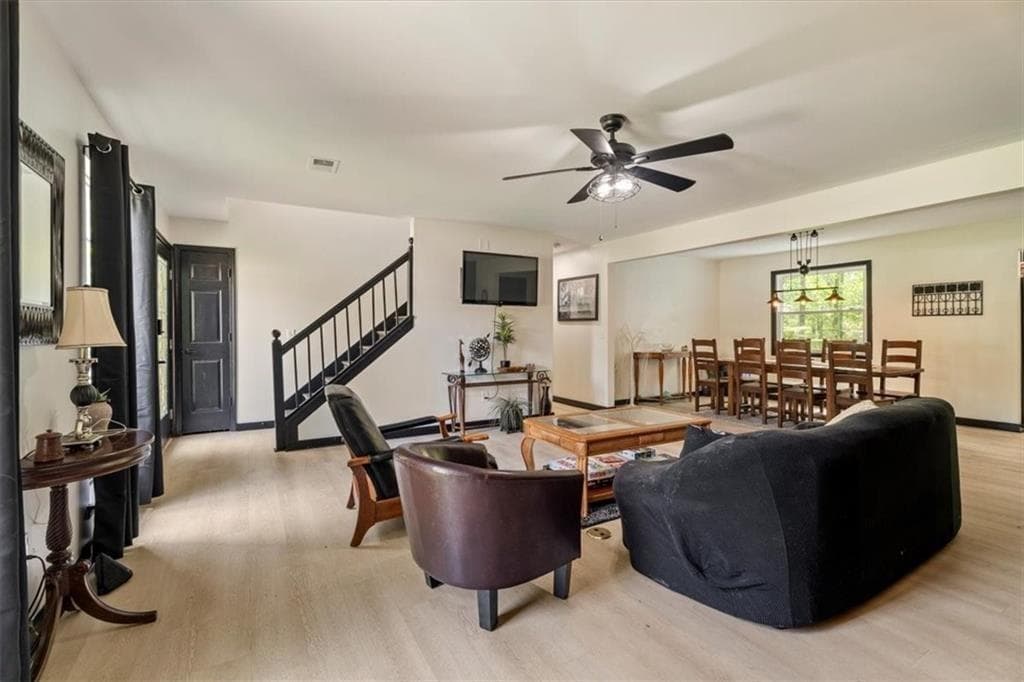 5 bedroom, 4 bathroom, 4,148 sq ft single family residence for sale at 165 Colony Circle, Canton, GA 30114 — photo 7