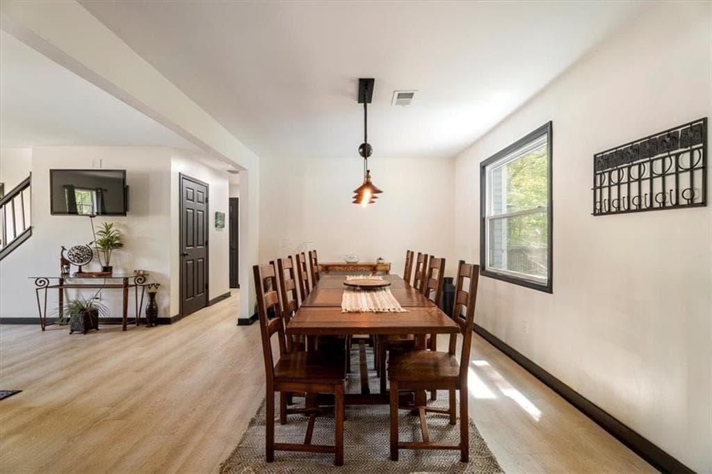 5 bedroom, 4 bathroom, 4,148 sq ft single family residence for sale at 165 Colony Circle, Canton, GA 30114 — photo 9
