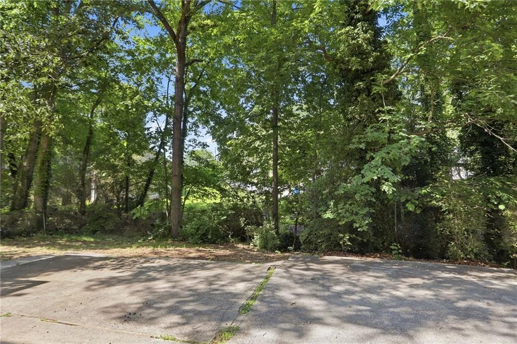 4 bedroom, 3 bathroom, 1,888 sq ft single family residence for sale at 3848 Valley Brook Road, Snellville, GA 30039 — photo 4