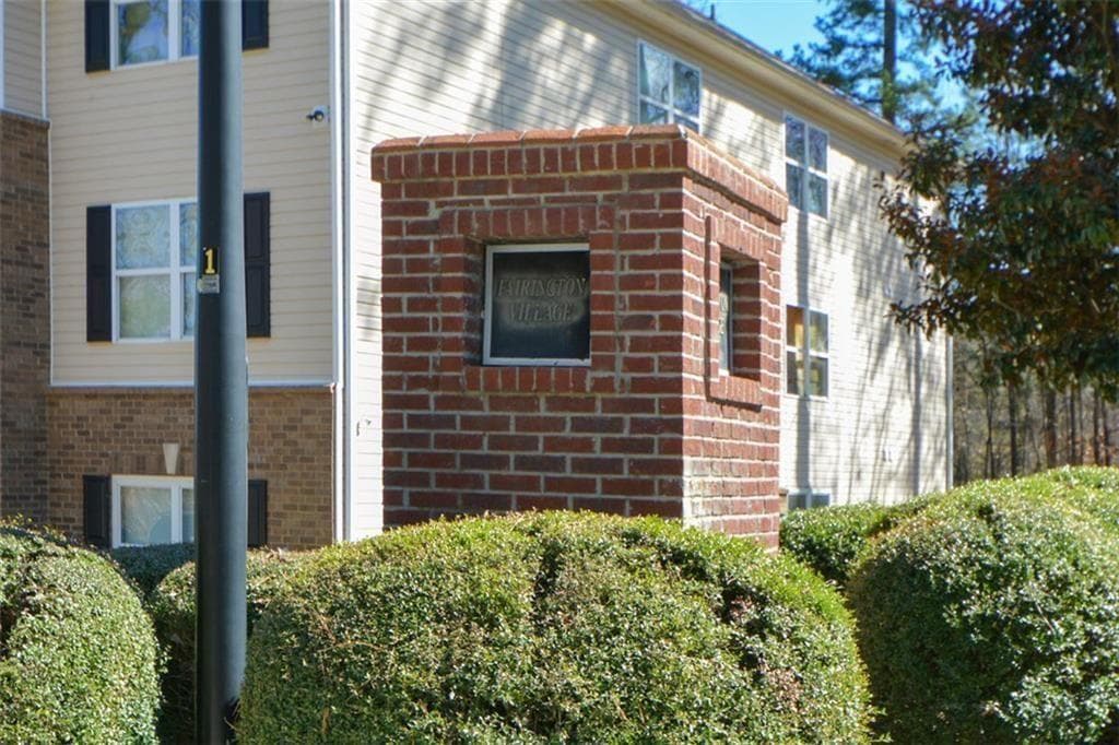 3 bedroom, 2 bathroom, 1,292 sq ft condominium under contract at 8304 Fairington Village Drive 8304, Lithonia, GA 30038