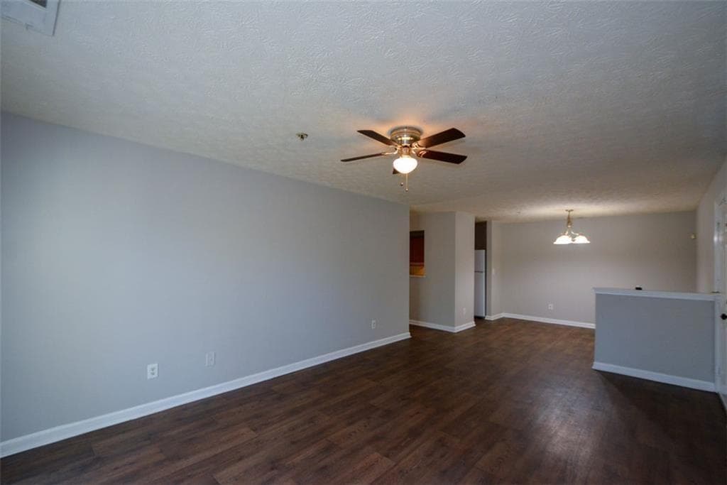 3 bedroom, 2 bathroom, 1,292 sq ft condominium under contract at 8304 Fairington Village Drive 8304, Lithonia, GA 30038 — photo 4