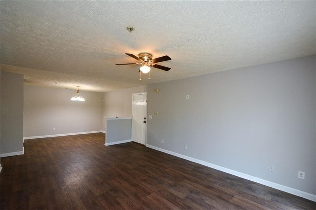 3 bedroom, 2 bathroom, 1,292 sq ft condominium under contract at 8304 Fairington Village Drive 8304, Lithonia, GA 30038 — photo 5