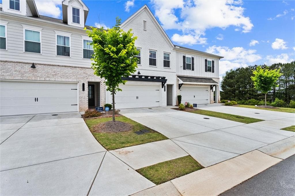 3 bedroom, 3 bathroom, 1,898 sq ft townhouse for sale at 1124 Mornington Way, Marietta, GA 30008 — photo 3