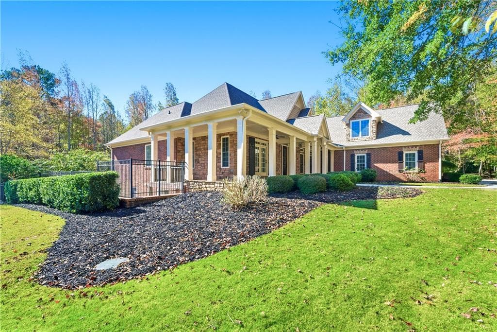 6 bedroom, 6 bathroom, 6,037 sq ft single family residence under contract at 101 Smith Forest Lane, Alpharetta, GA 30004 — photo 3