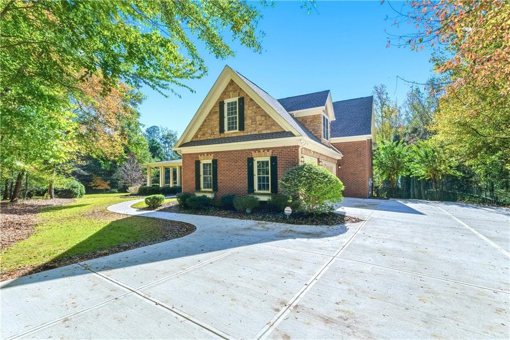 6 bedroom, 6 bathroom, 6,037 sq ft single family residence under contract at 101 Smith Forest Lane, Alpharetta, GA 30004 — photo 4