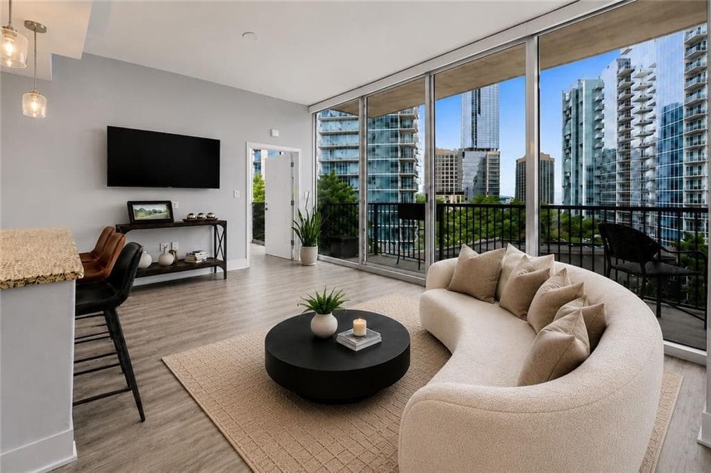 2 bedroom, 2 bathroom, 1,196 sq ft condominium sold at 1080 Peachtree Street 1012, Atlanta, GA 30309