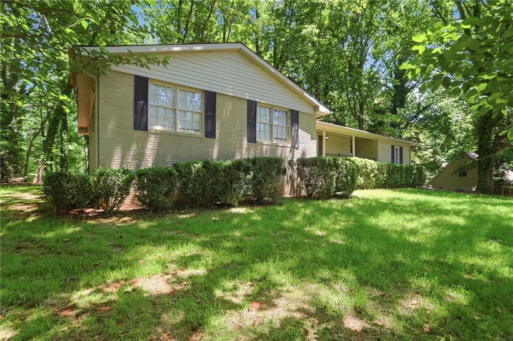 3 bedroom, 2 bathroom, 1,880 sq ft single family residence for sale at 3082 Lake Ranch Drive, Gainesville, GA 30506 — photo 2