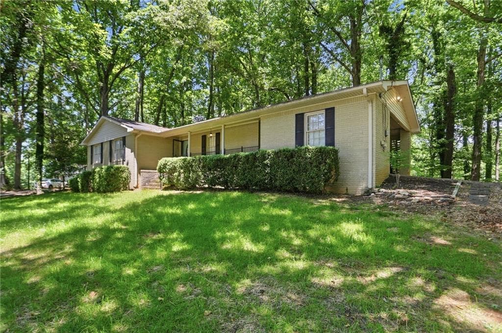 3 bedroom, 2 bathroom, 1,880 sq ft single family residence for sale at 3082 Lake Ranch Drive, Gainesville, GA 30506 — photo 3