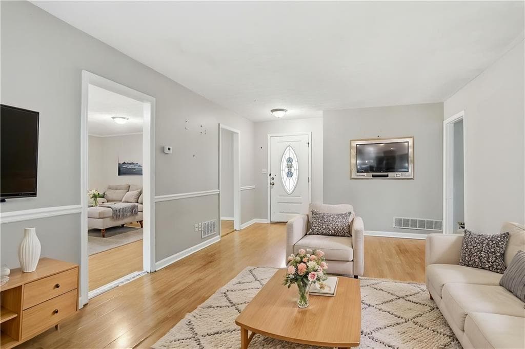 3 bedroom, 2 bathroom, 1,880 sq ft single family residence for sale at 3082 Lake Ranch Drive, Gainesville, GA 30506 — photo 4