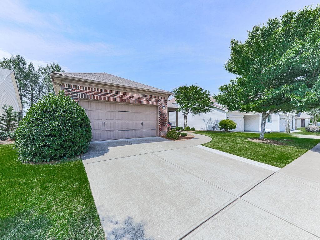 4 bedroom, 3 bathroom, 5,247 sq ft single family residence for sale at 210 Aster Court, Canton, GA 30114 — photo 4