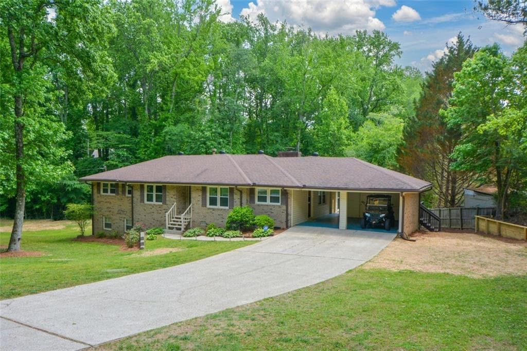 3 bedroom, 2 bathroom, 2,086 sq ft single family residence for sale at 5851 Wills Orchard Road, Cumming, GA 30040 — photo 2