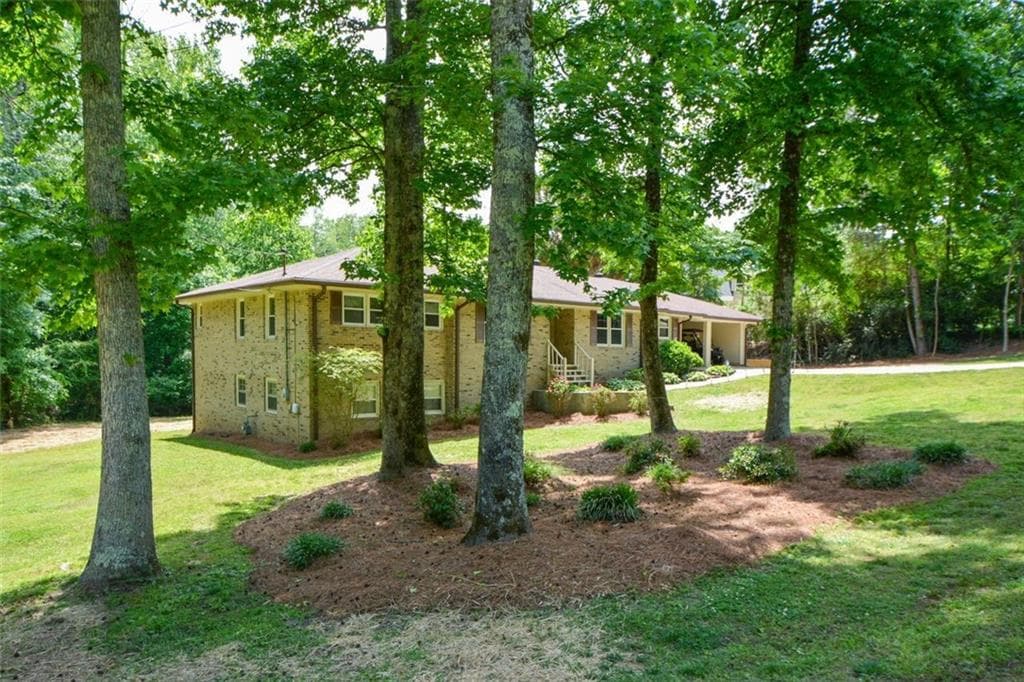 3 bedroom, 2 bathroom, 2,086 sq ft single family residence for sale at 5851 Wills Orchard Road, Cumming, GA 30040 — photo 3
