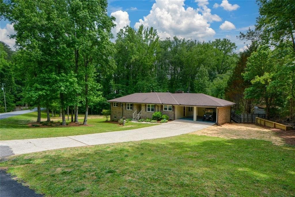 3 bedroom, 2 bathroom, 2,086 sq ft single family residence for sale at 5851 Wills Orchard Road, Cumming, GA 30040 — photo 4