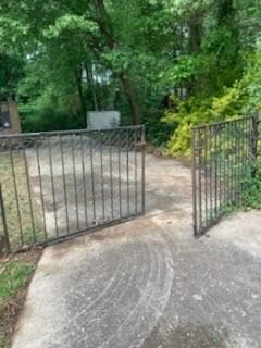 1,040 sq ft single family residence under contract at 8265 Attleboro Drive, Jonesboro, GA 30238 — photo 5
