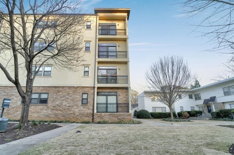 2 bedroom, 2 bathroom, 1,137 sq ft condominium for sale at 2230 Cheshire Bridge Road 412, Atlanta, GA 30324 — photo 2