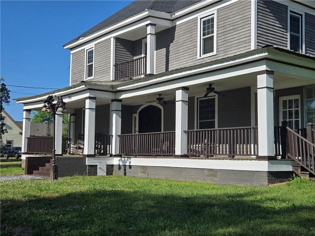 4 bedroom, 3 bathroom, 3,872 sq ft single family residence for sale at 246 Newnan Street, Franklin, GA 30217