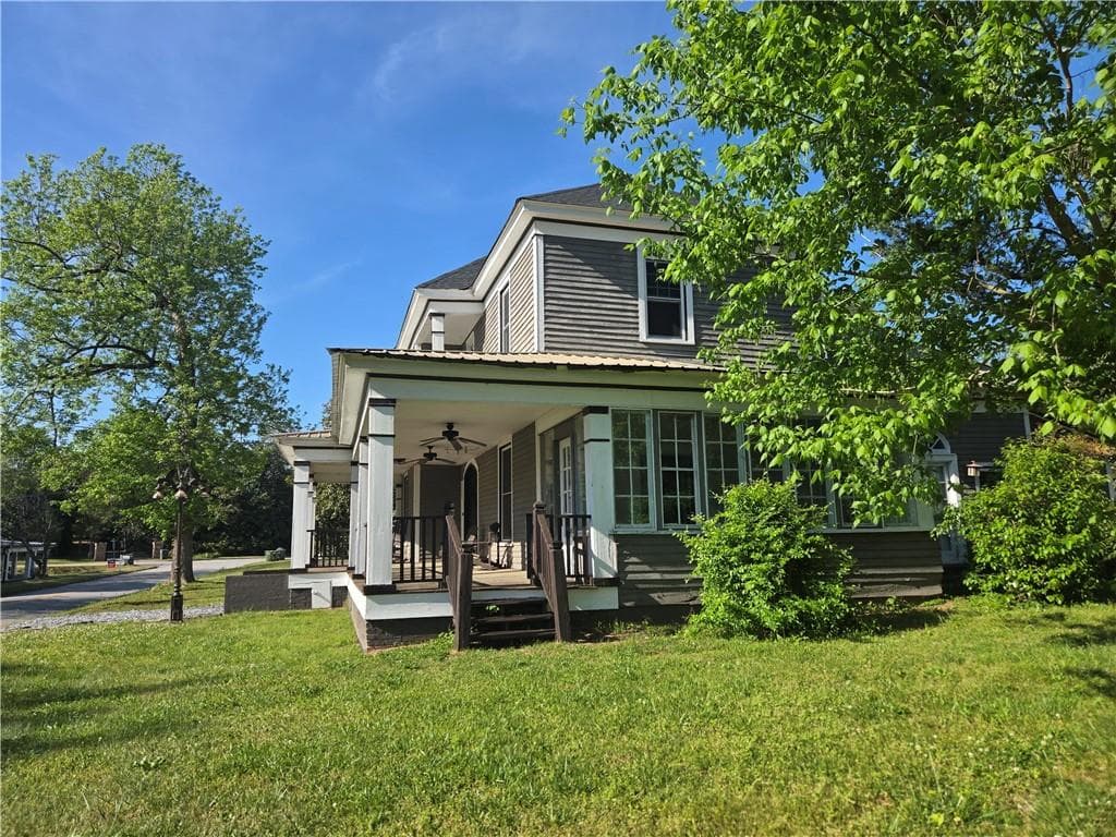4 bedroom, 3 bathroom, 3,872 sq ft single family residence for sale at 246 Newnan Street, Franklin, GA 30217 — photo 2