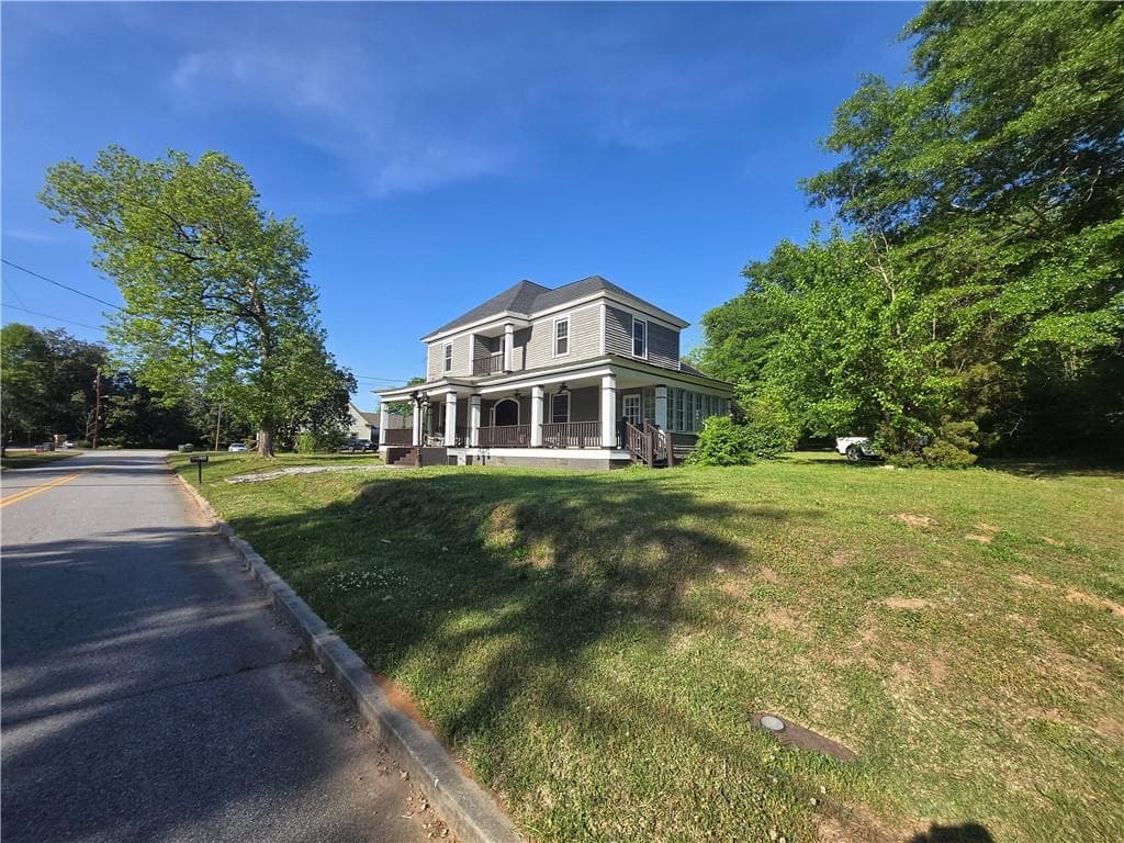 4 bedroom, 3 bathroom, 3,872 sq ft single family residence for sale at 246 Newnan Street, Franklin, GA 30217 — photo 3
