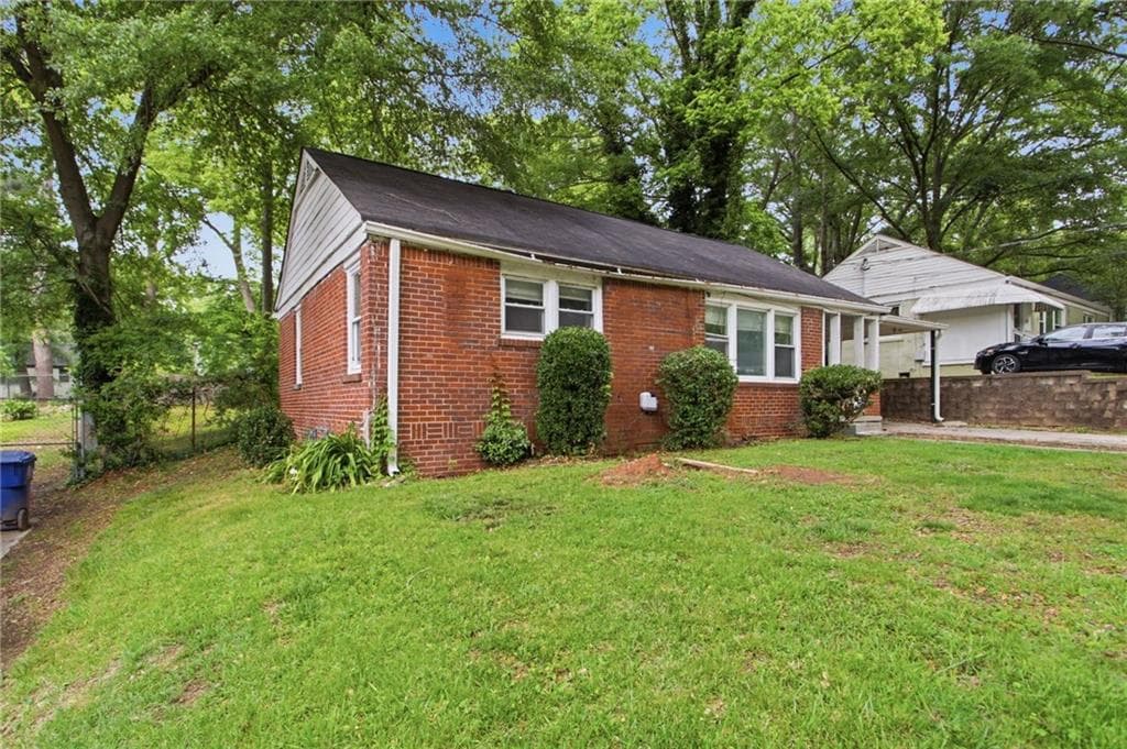 3 bedroom, 2 bathroom, 1,007 sq ft single family residence for sale at 1837 Oakmont Drive, Atlanta, GA 30314 — photo 2