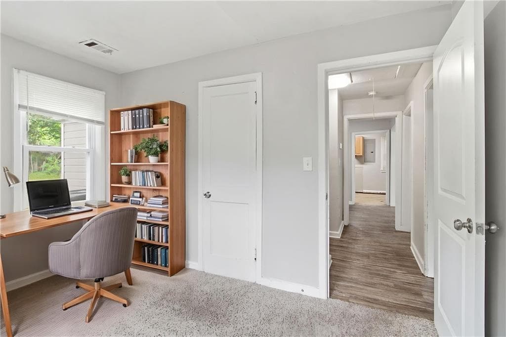 3 bedroom, 2 bathroom, 1,007 sq ft single family residence for sale at 1837 Oakmont Drive, Atlanta, GA 30314 — photo 4