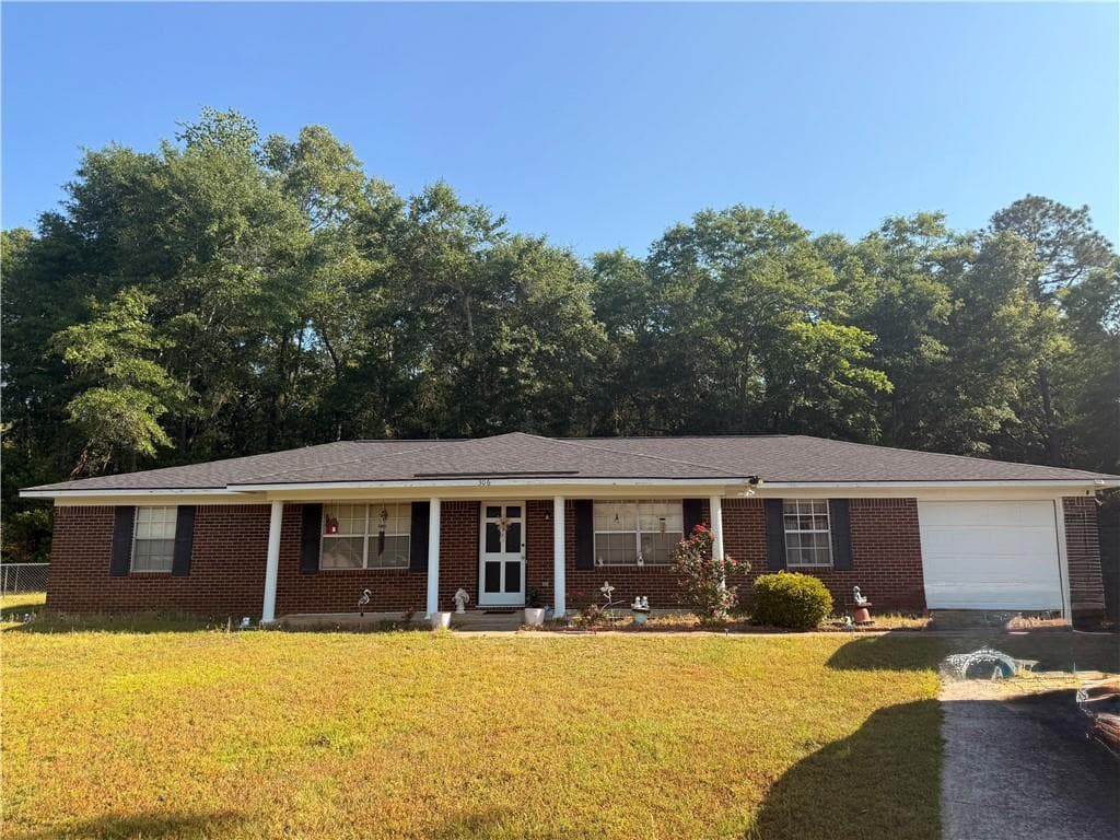 3 bedroom, 2 bathroom, 1,595 sq ft single family residence under contract at 306 Ash Court, Albany, GA 31705