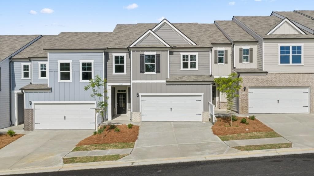 3 bedroom, 3 bathroom, 2,195 sq ft townhouse for sale at 1837 Meadow Green Circle, Gainesville, GA 30501