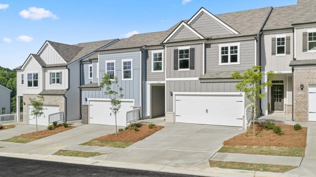 3 bedroom, 3 bathroom, 2,195 sq ft townhouse for sale at 1837 Meadow Green Circle, Gainesville, GA 30501 — photo 2