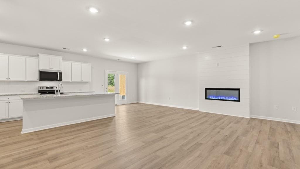 3 bedroom, 3 bathroom, 2,195 sq ft townhouse for sale at 1837 Meadow Green Circle, Gainesville, GA 30501 — photo 5