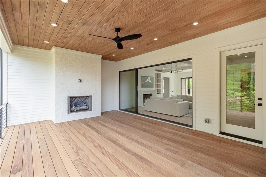 5 bedroom, 5 bathroom, 4,100 sq ft single family residence for sale at 10908 Woodstock Road, Roswell, GA 30075 — photo 7