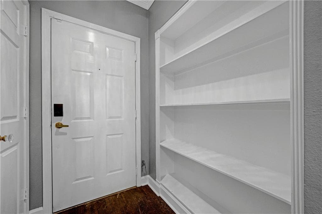 1 bedroom, 1 bathroom, 919 sq ft condominium for sale at 3777 Peachtree Road 1116, Brookhaven, GA 30319 — photo 2