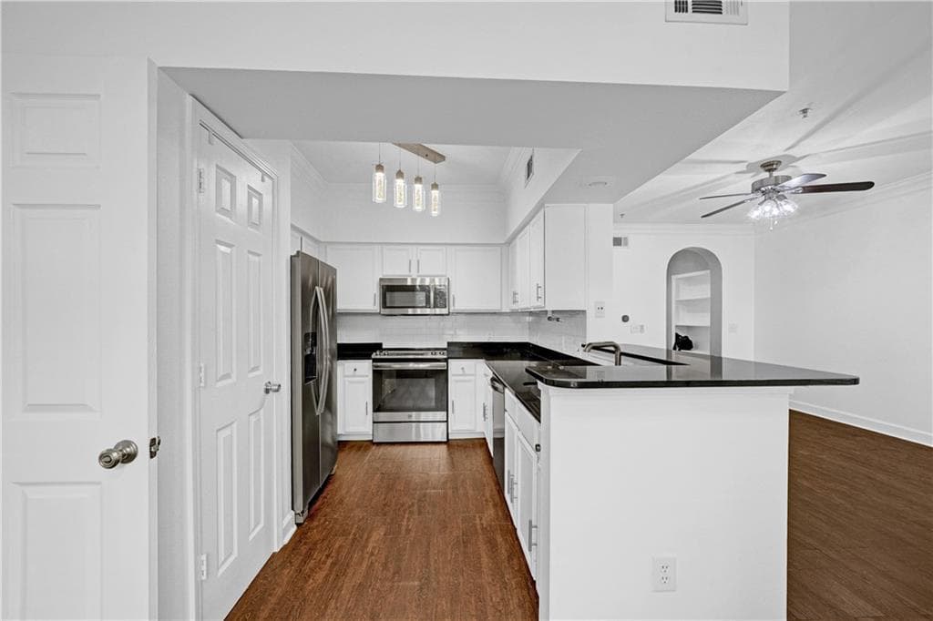1 bedroom, 1 bathroom, 919 sq ft condominium for sale at 3777 Peachtree Road 1116, Brookhaven, GA 30319 — photo 7