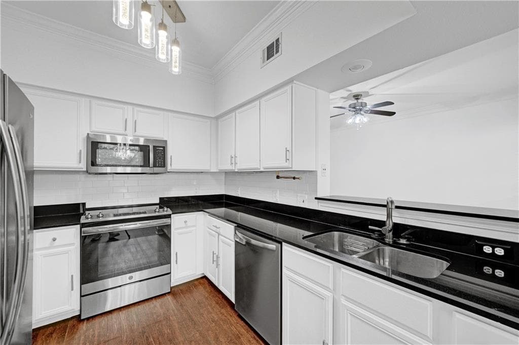 1 bedroom, 1 bathroom, 919 sq ft condominium for sale at 3777 Peachtree Road 1116, Brookhaven, GA 30319 — photo 8